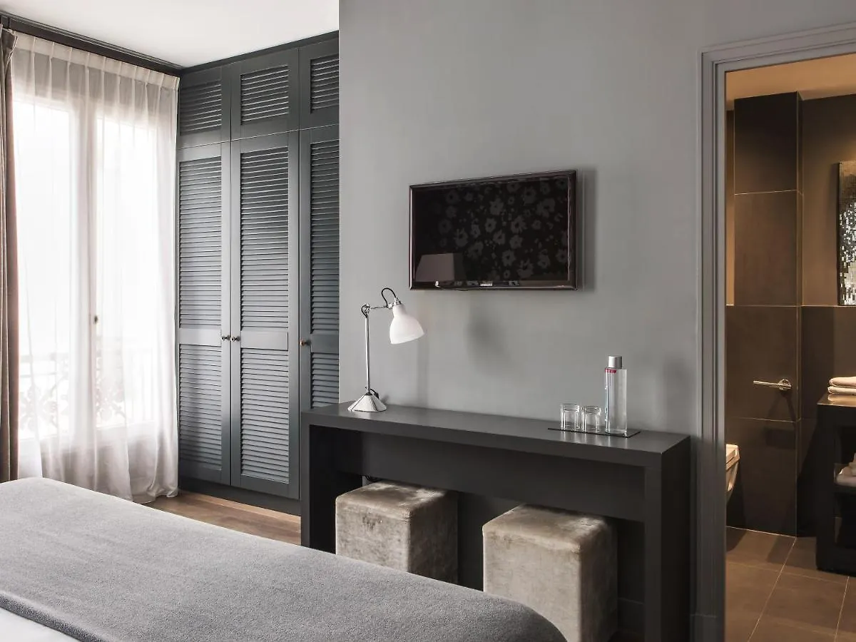 New Roblin Hotel