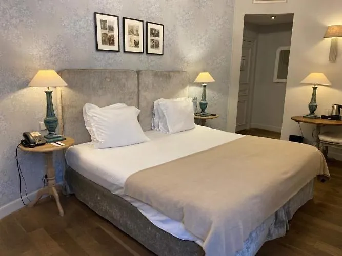 New Roblin Hotell 4*